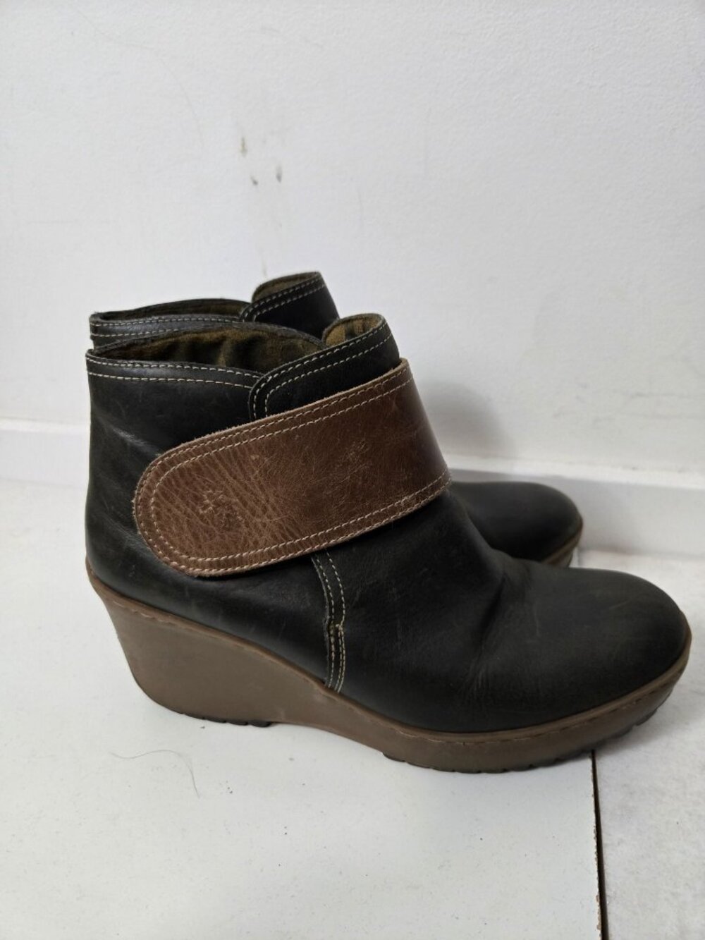 Fly London Mux Wedge Ankle Boot Size 10 Two Tone Leather Adjustable - Picture 5 of 13